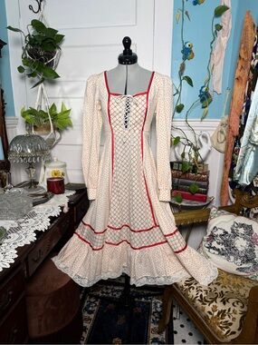 Vintage Homespun Cream Long-Sleeve Midi Dress with Red Trim Gunne Sax STYLE.